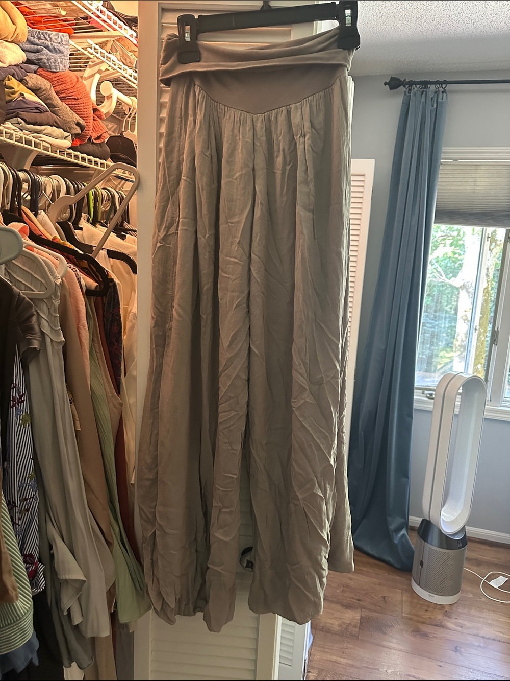 Classic Women’s wide leg pants with elastic wrist